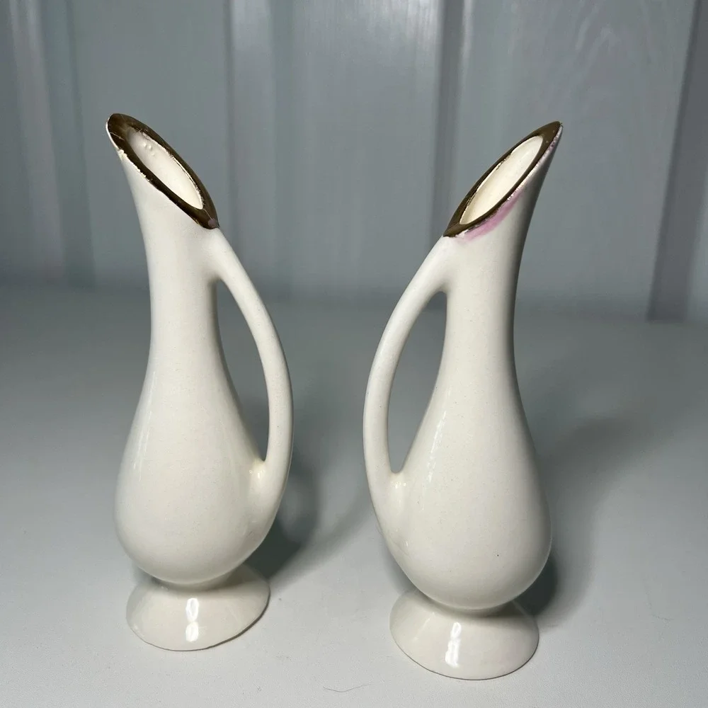 Vintage Mid-Century Atlantic Mold Long Neck Decorative Pitcher Vase‎